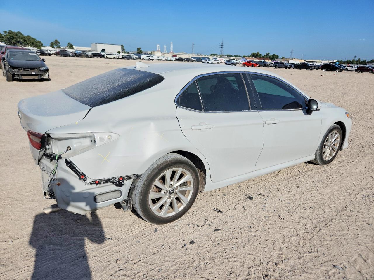 2023 Toyota Camry Le - Фото 3
