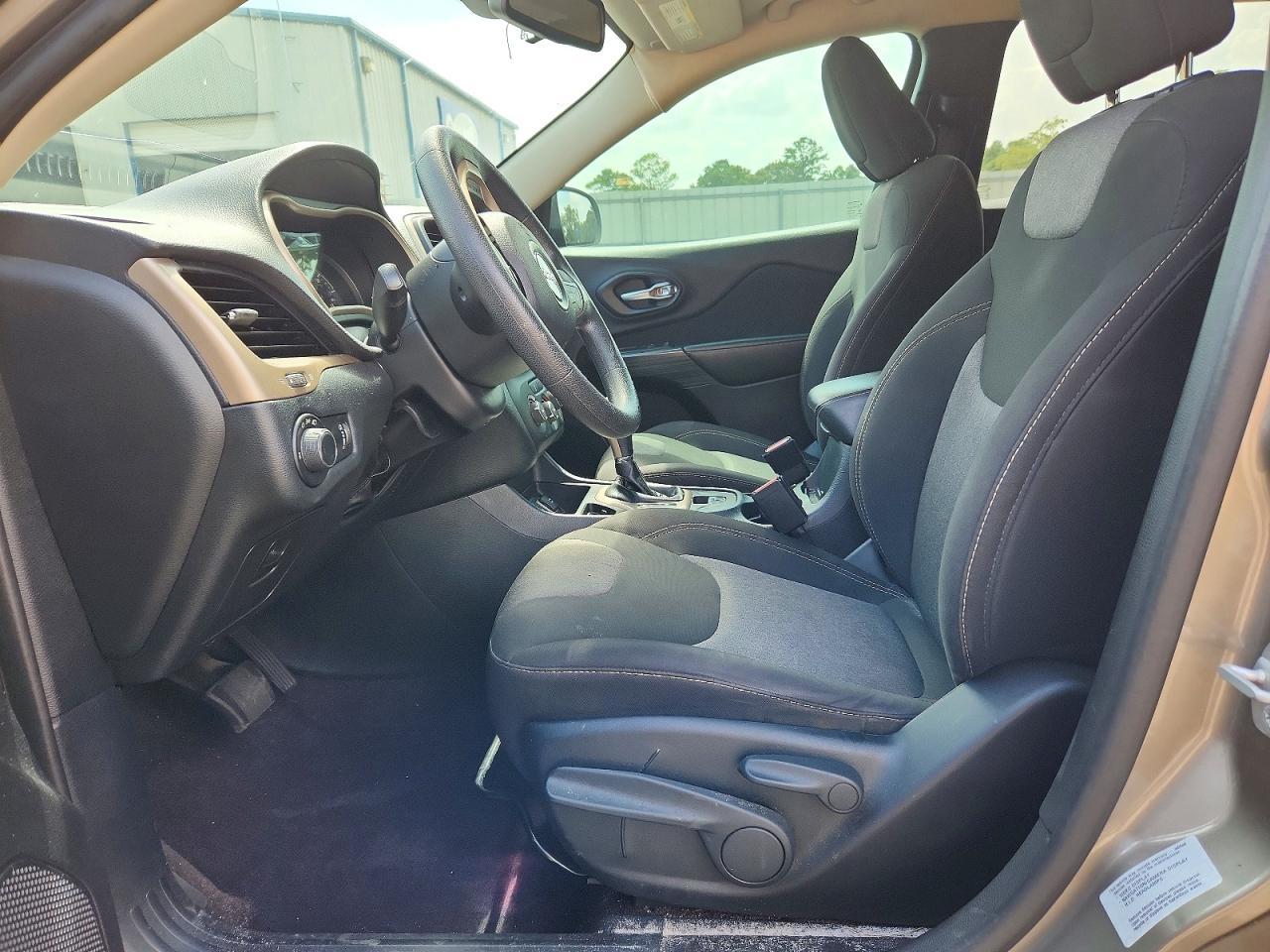 2016 Jeep Cherokee Sport - Image 7