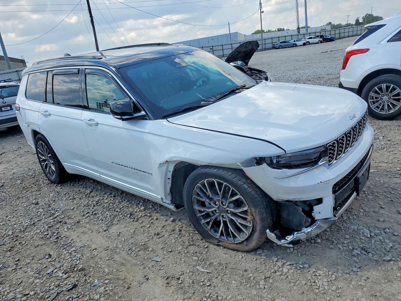 2025 Jeep Grand Cherokee L Summit - Image 4