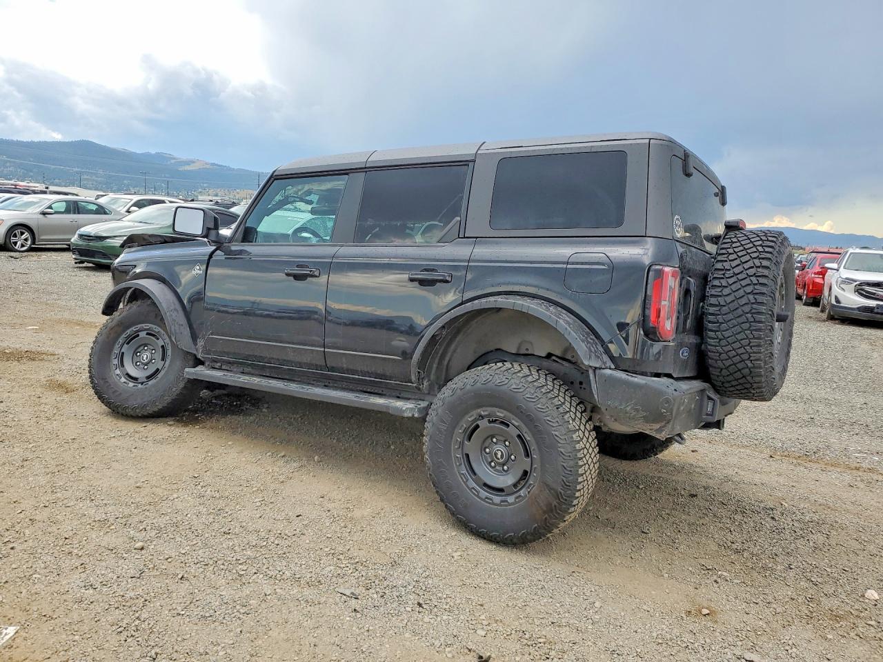 2024 Ford Bronco Outer Banks - Image 2