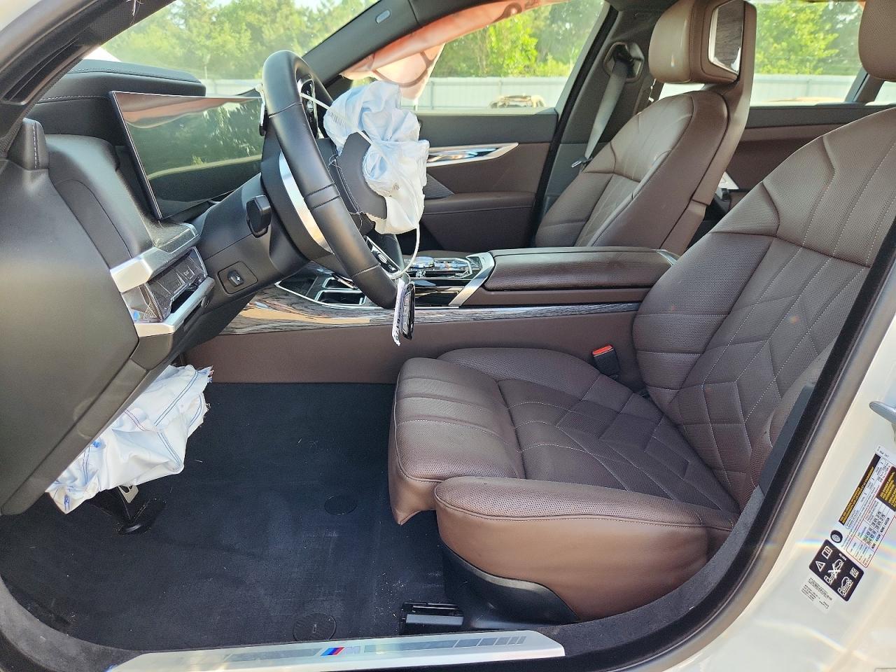 2025 BMW 760 Xi - Image 7