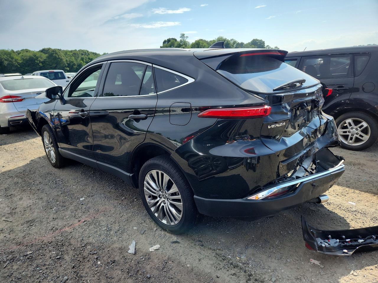 2023 Toyota Venza Xle - Image 2