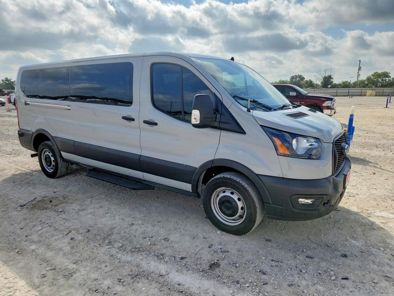 2023 Ford Transit 250 Delivery Van - Фото 4