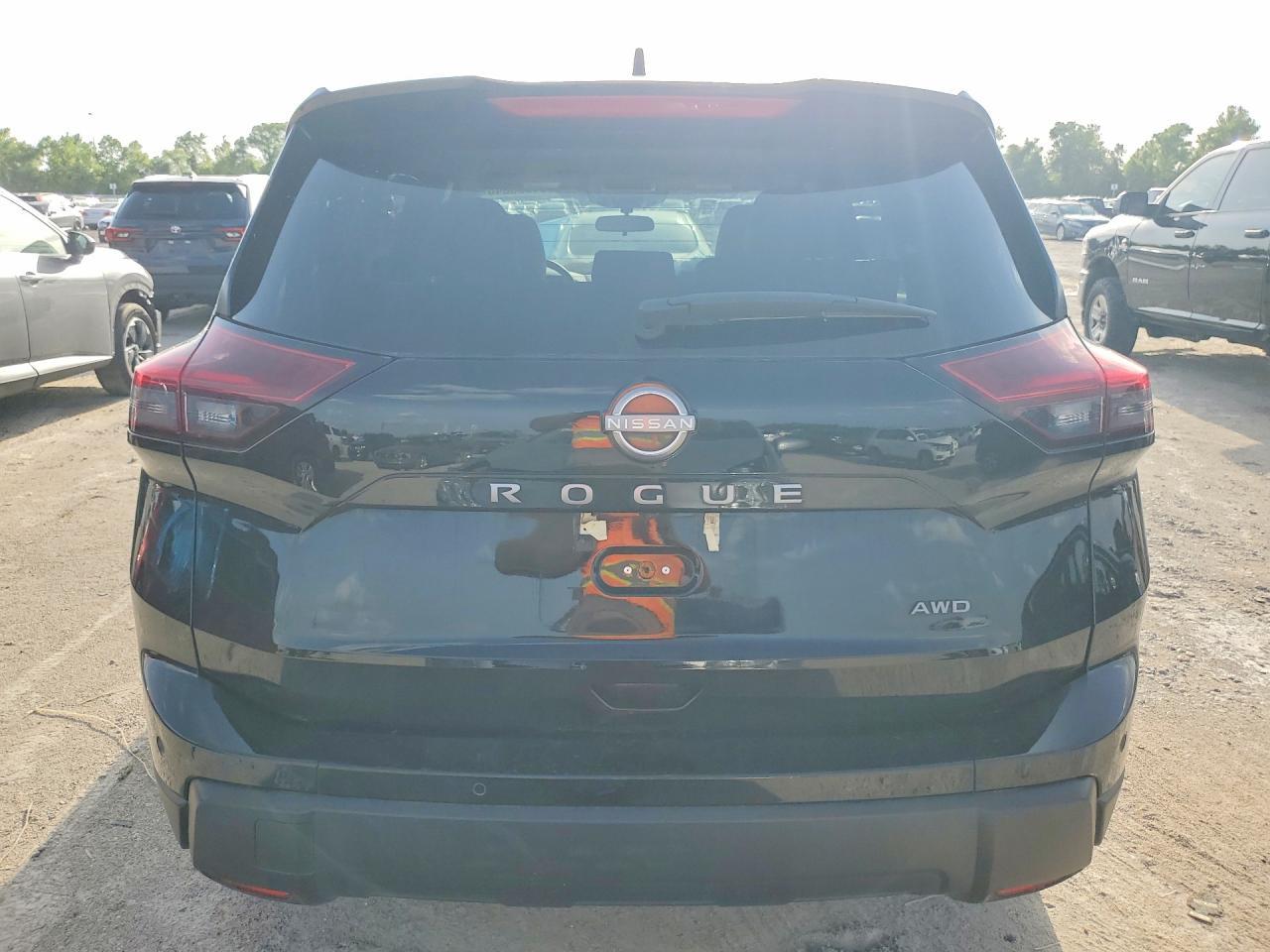 2025 Nissan Rogue Sv - Image 6