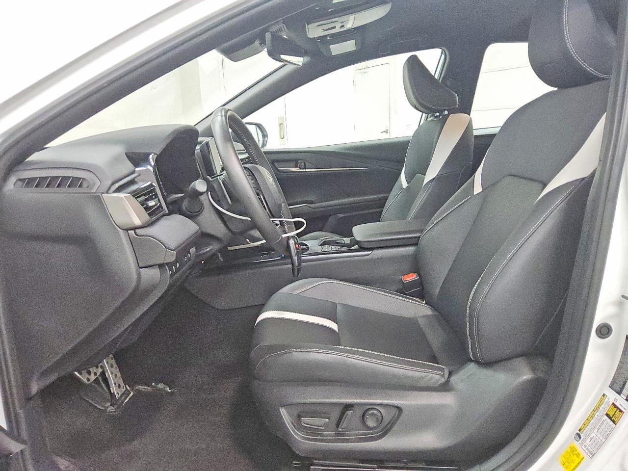 2025 Toyota Camry Se - Фото 7