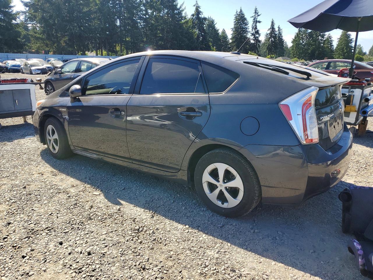 2014 Toyota Prius Four - Image 2