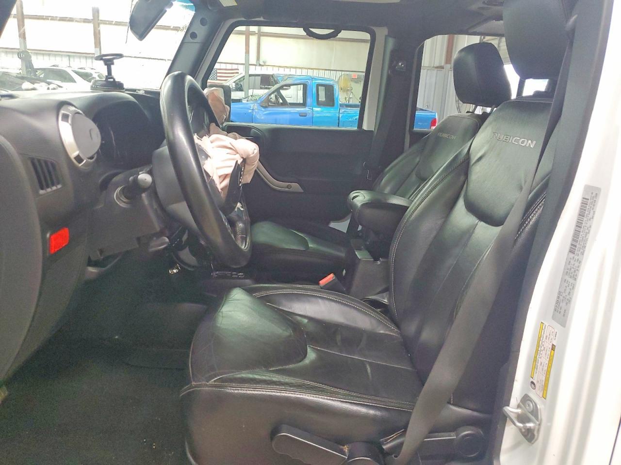 2015 Jeep Wrangler Unlimited Rubicon - Image 7