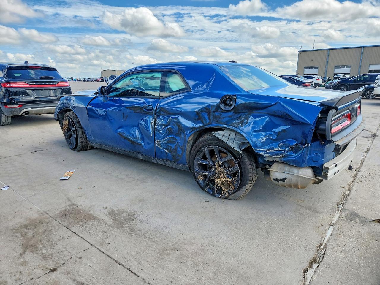 2021 Dodge Challenger Sxt - Фото 2