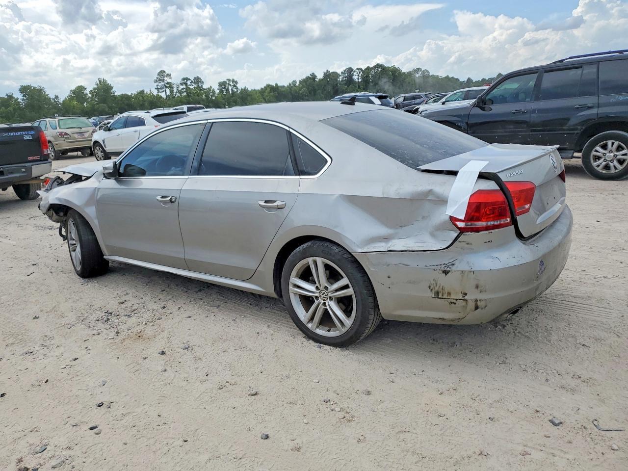 2014 Volkswagen Passat Se - Фото 2