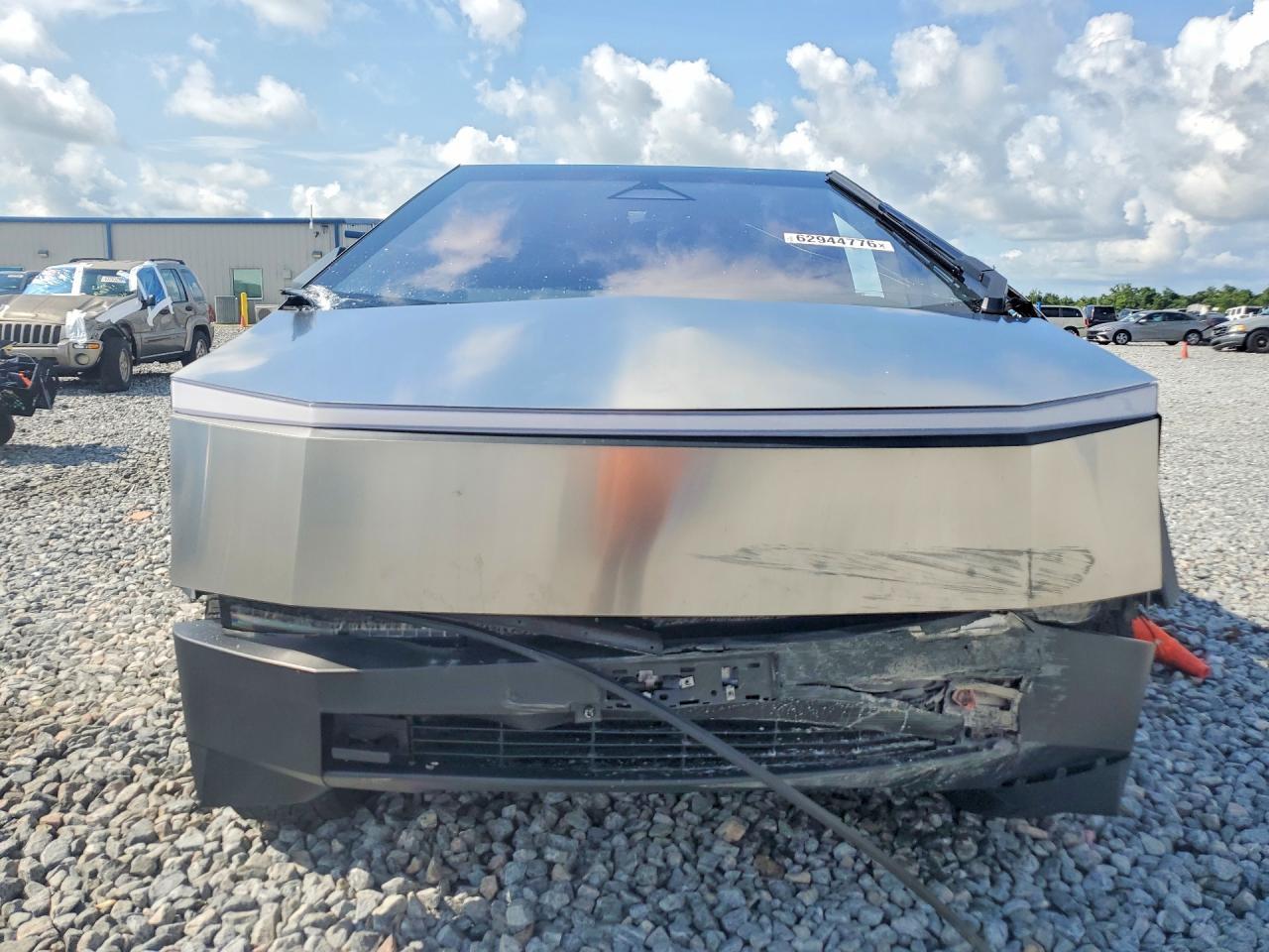 2025 Tesla Cybertruck - Image 5