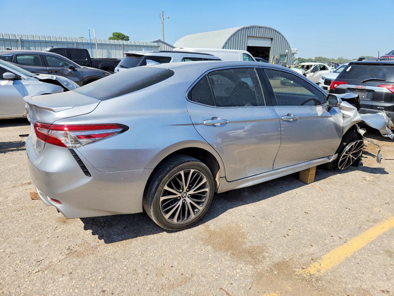 2019 Toyota Camry Se - Image 3