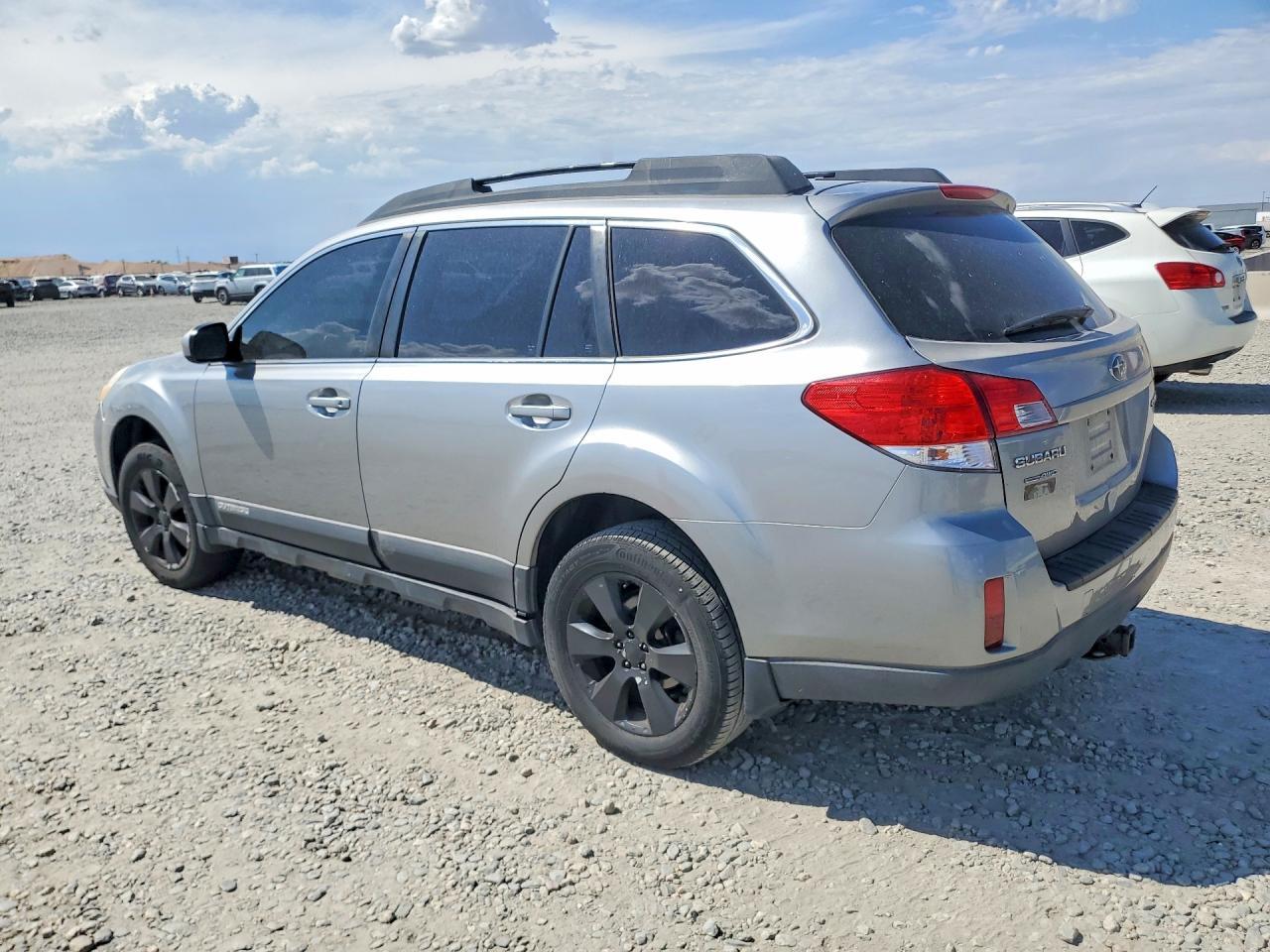 2010 Subaru Outback 2.5I Limited - Фото 2