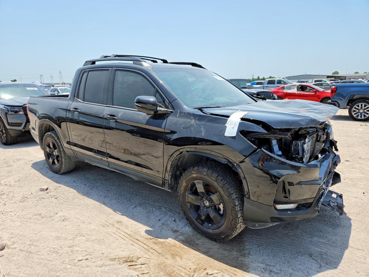 2025 Honda Ridgeline Black Edition - Image 4