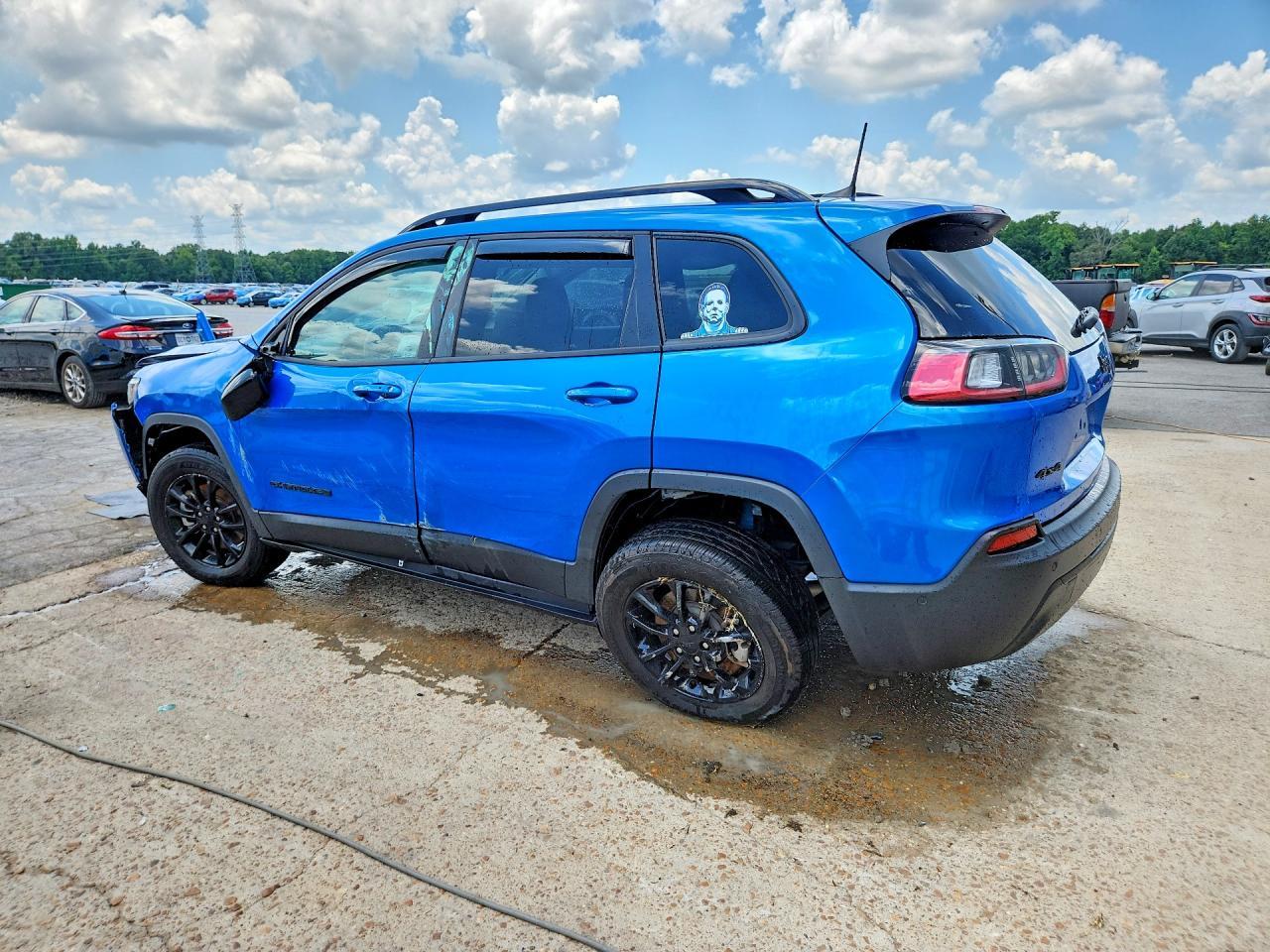 2023 Jeep Cherokee Altitude Lux - Фото 2
