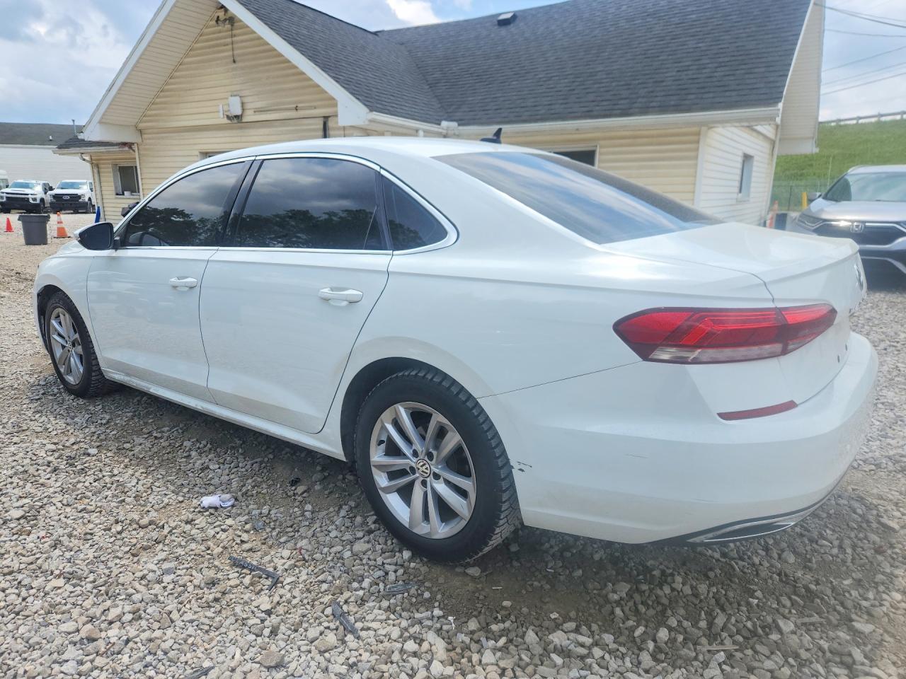 2020 Volkswagen Passat Se - Image 2