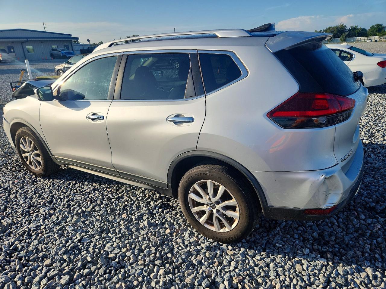 2020 Nissan Rogue Sv - Image 2