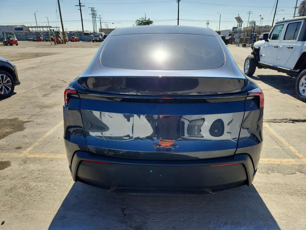2026 Tesla Model Y - Фото 6