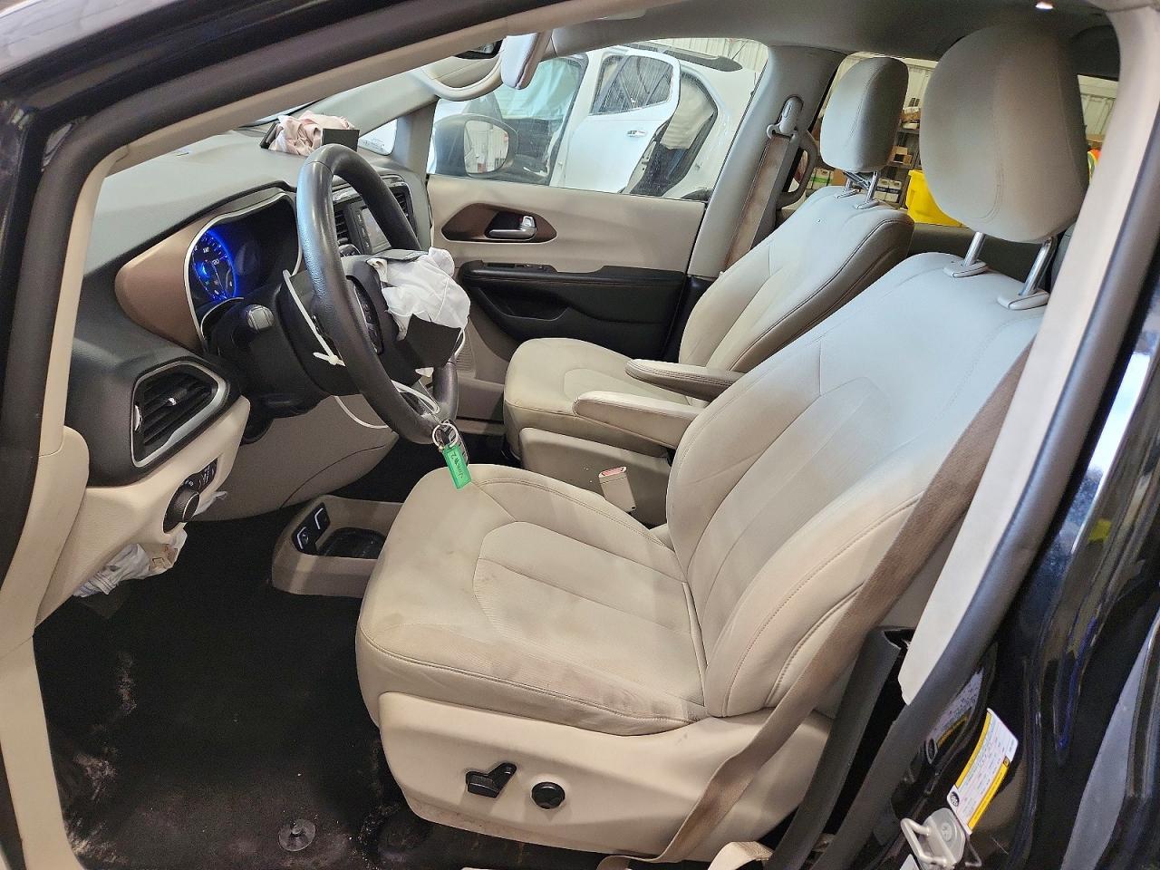 2017 Chrysler Pacifica Touring - Image 7