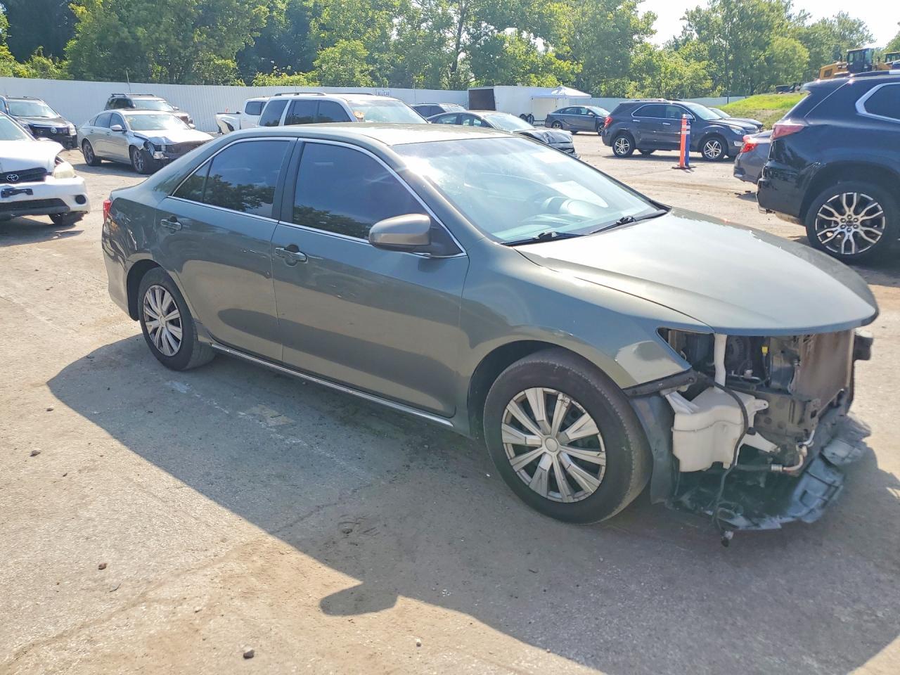 2012 Toyota Camry Le - Фото 4