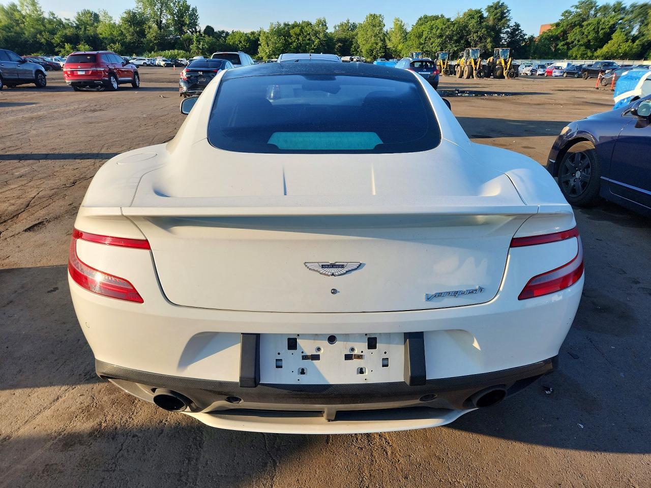 2014 Aston Martin Vanquish - Фото 6