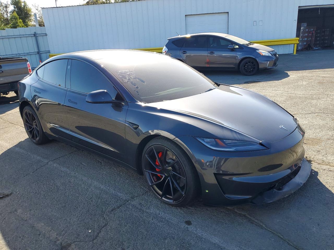 2024 Tesla Model 3 - Фото 4