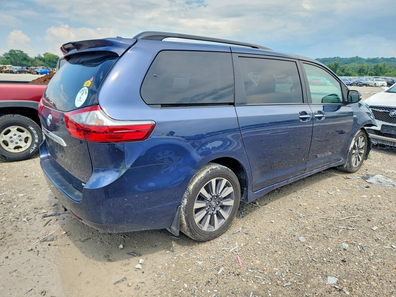 2020 Toyota Sienna Limited 7-Passenger - Image 3