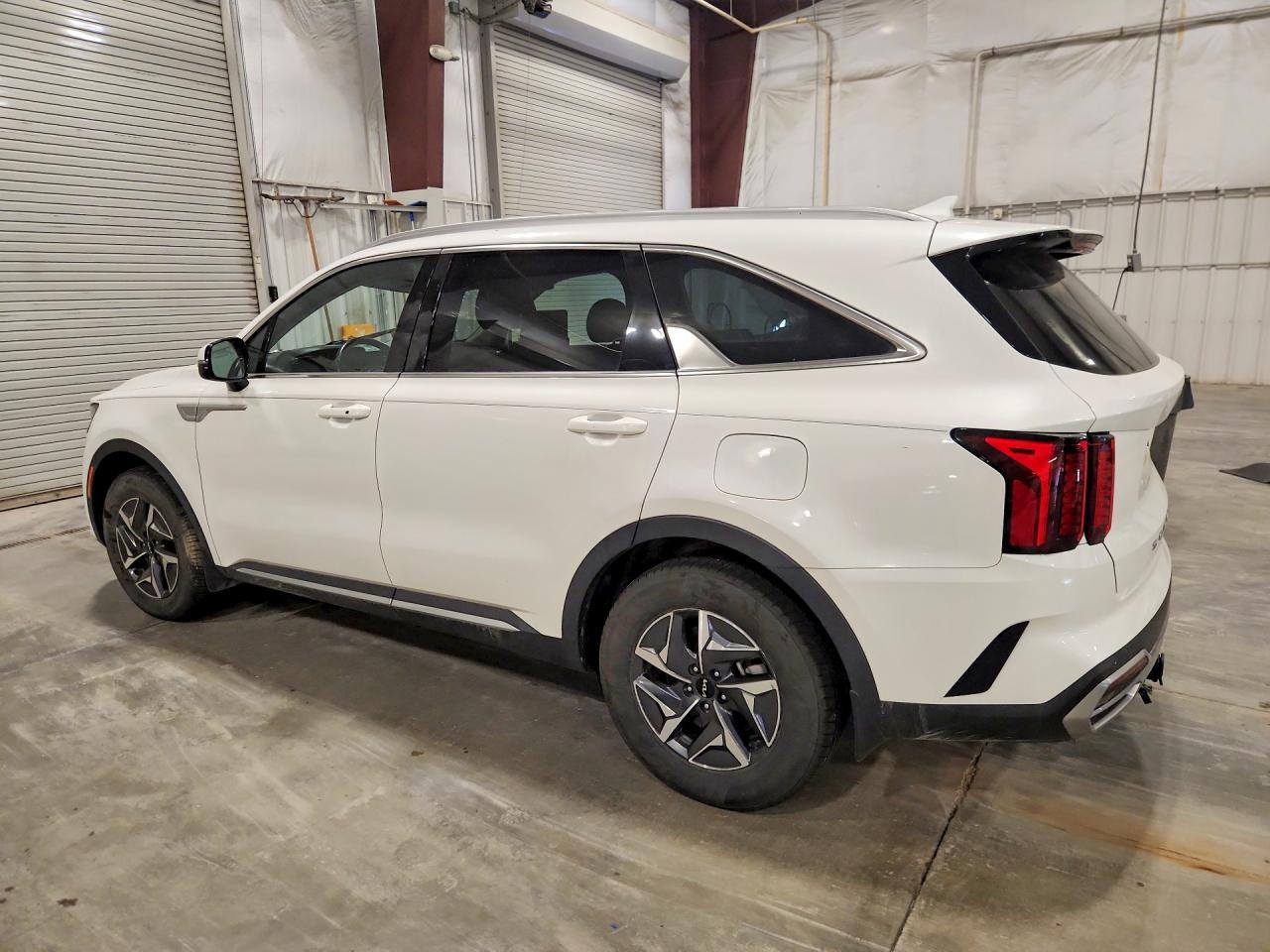 2022 Kia Sorento S - Image 2