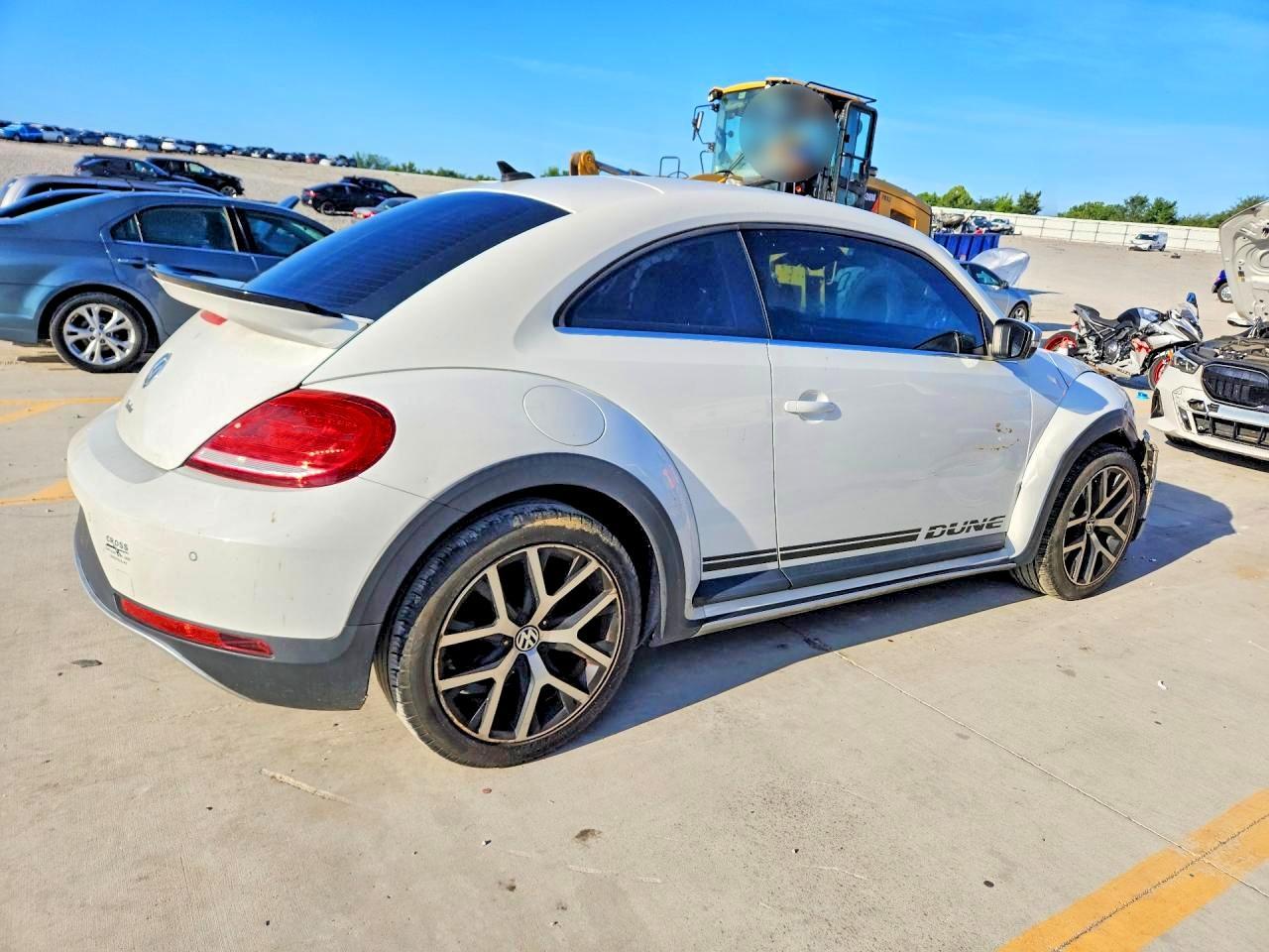 2016 Volkswagen Beetle Dune - Image 3