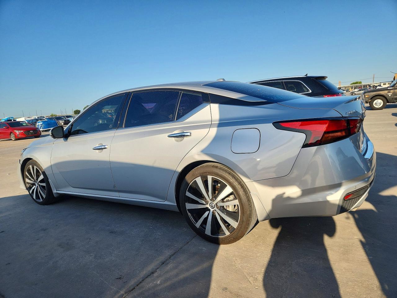 2020 Nissan Altima Platinum - Image 2