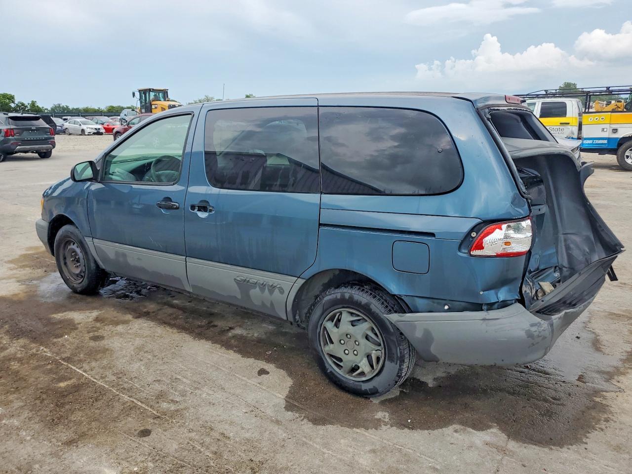 2001 Toyota Sienna Ce - Фото 2