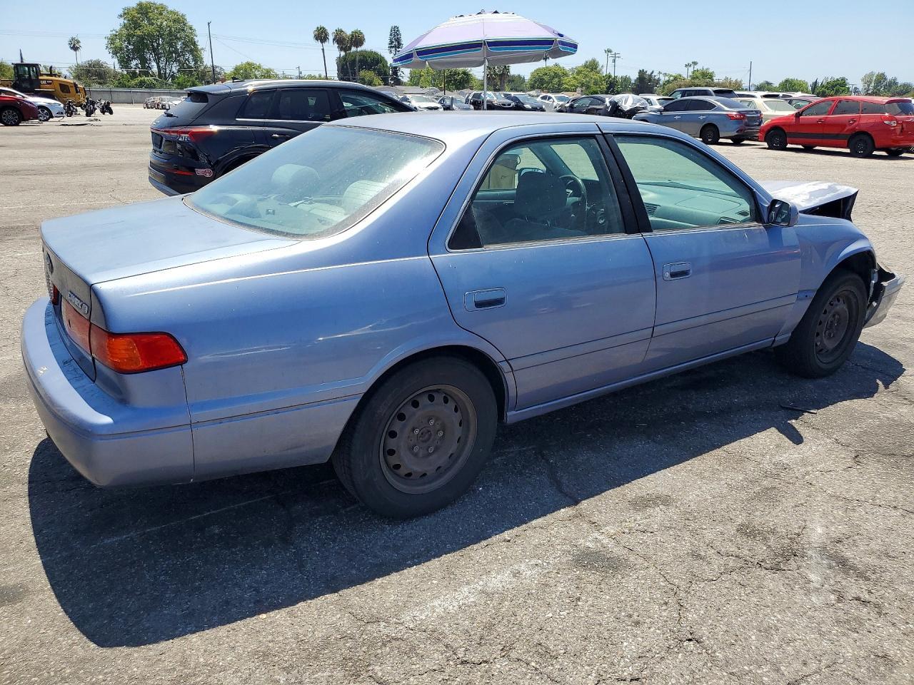 2000 Toyota Camry Le - Фото 3