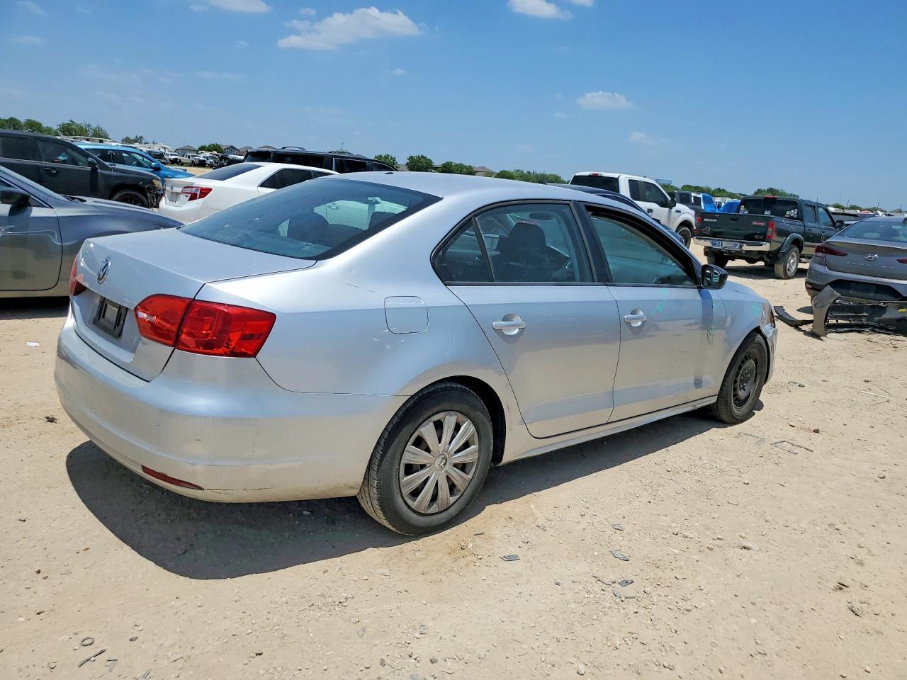 2014 Volkswagen Jetta - Фото 3