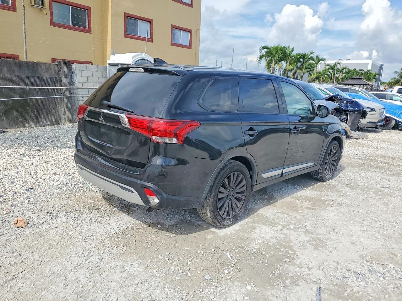 2019 Mitsubishi Outlander Se - Фото 3