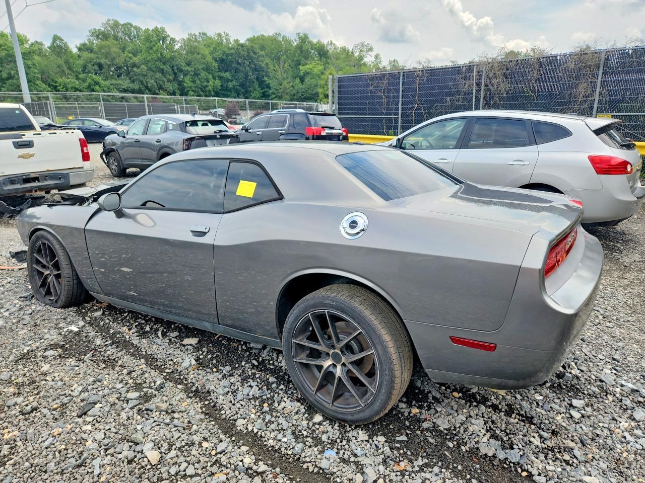 2012 Dodge Challenger Sxt - Image 2