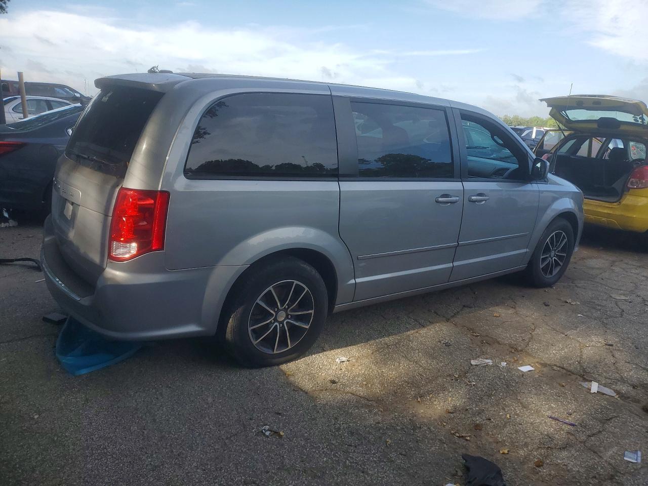 2015 Dodge Grand Caravan R/T - Image 3