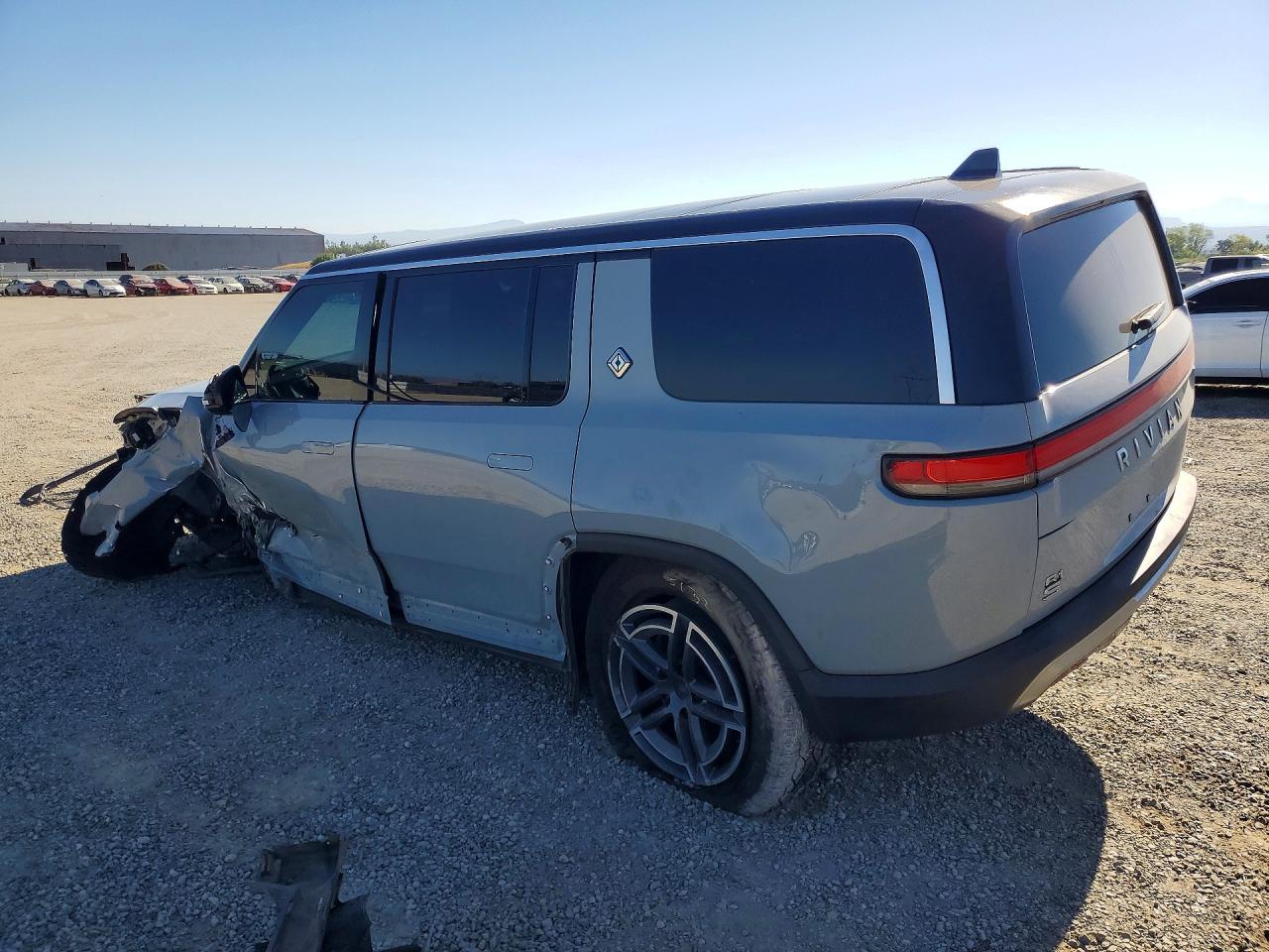 2025 Rivian R1S Adventure - Фото 2