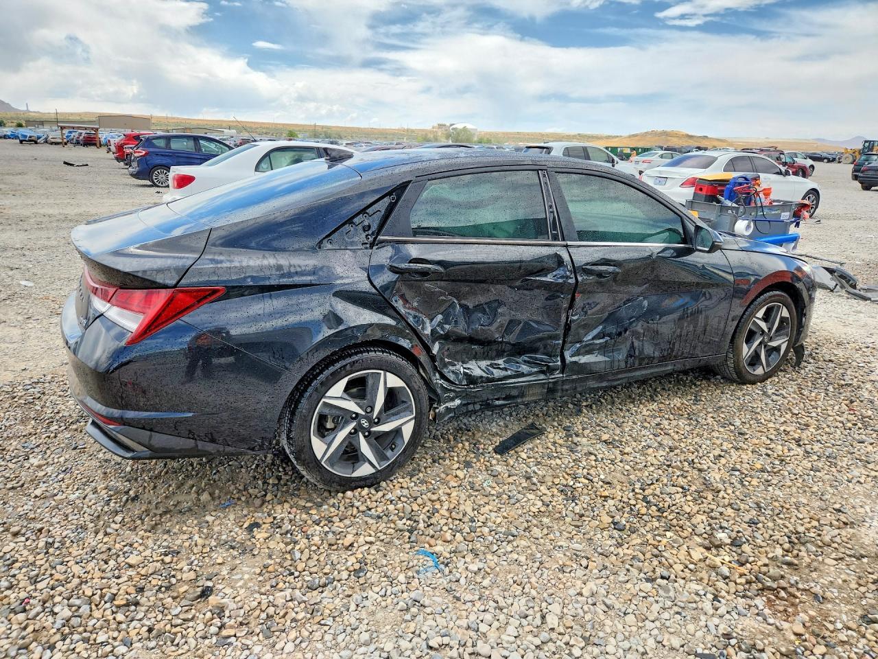 2023 Hyundai Elantra Limited - Фото 3
