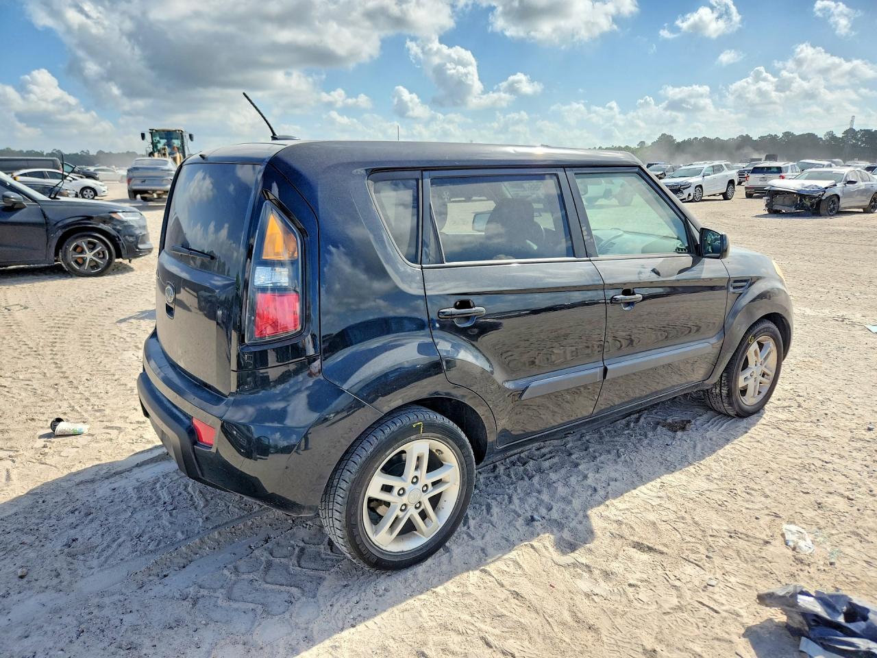 2011 Kia Soul + - Image 3