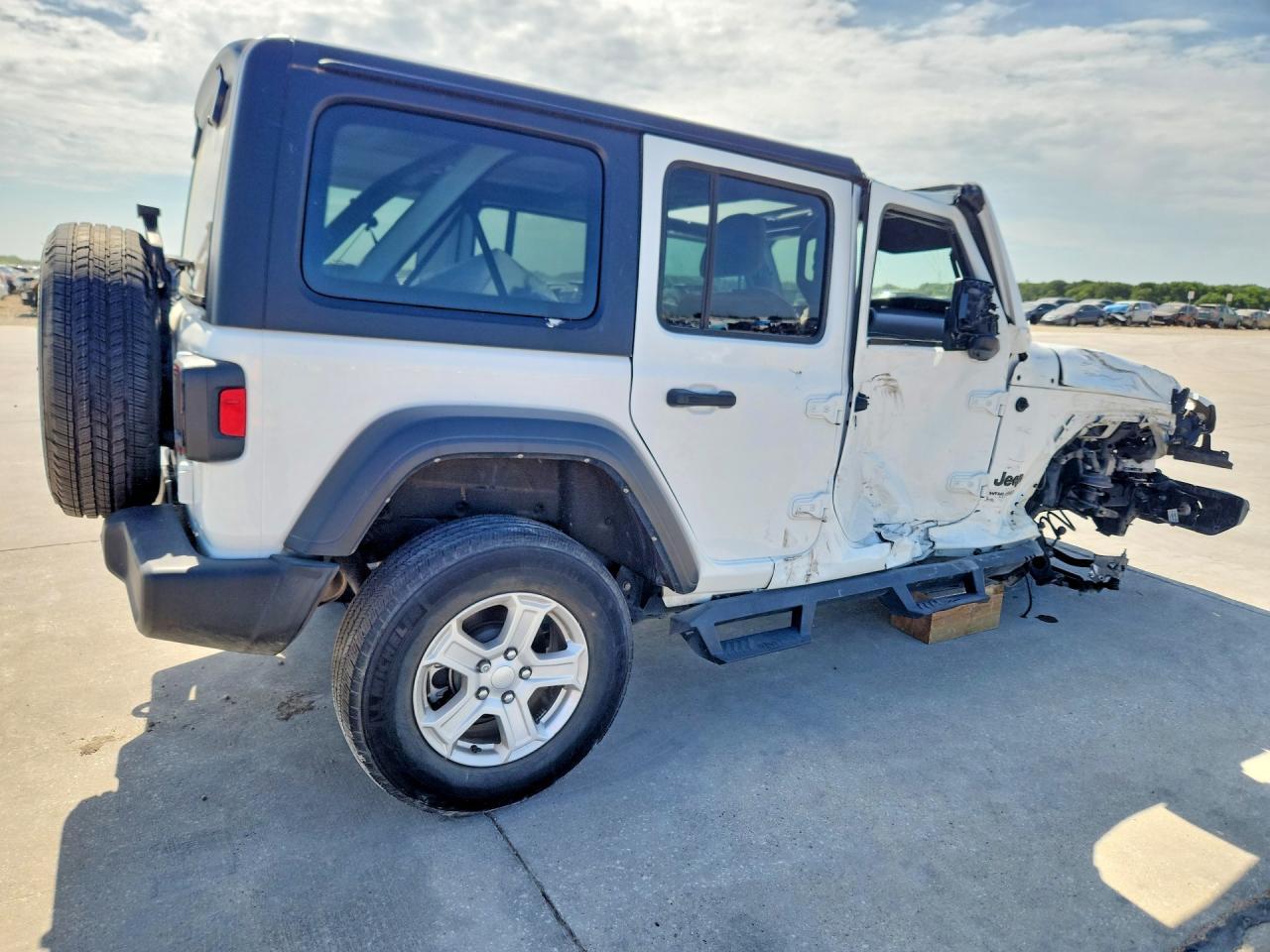 2022 Jeep Wrangler Unlimited Sport - Фото 3