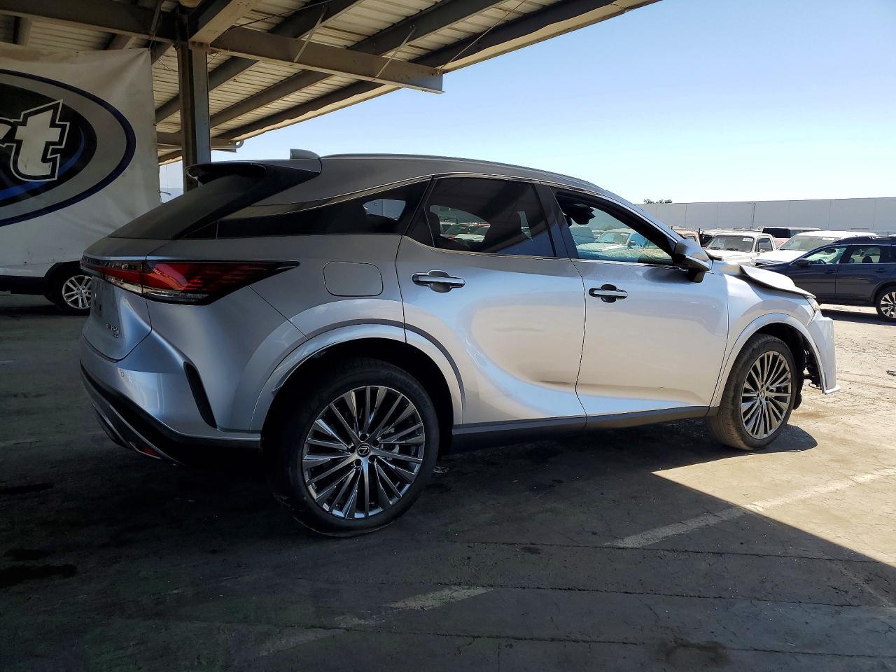 2024 Lexus Rx 450H+ Luxury - Image 3