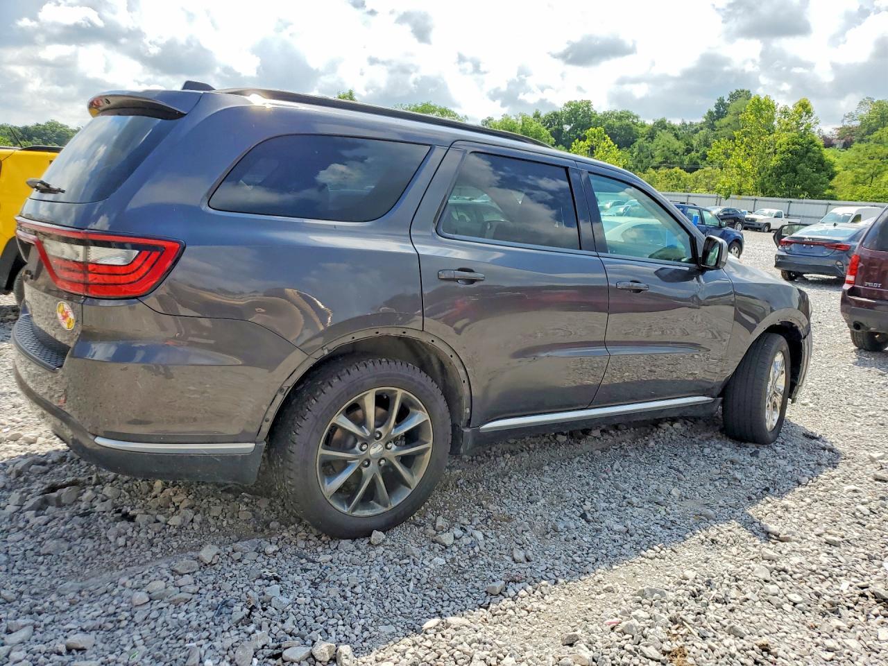 2018 Dodge Durango Sxt - Image 3
