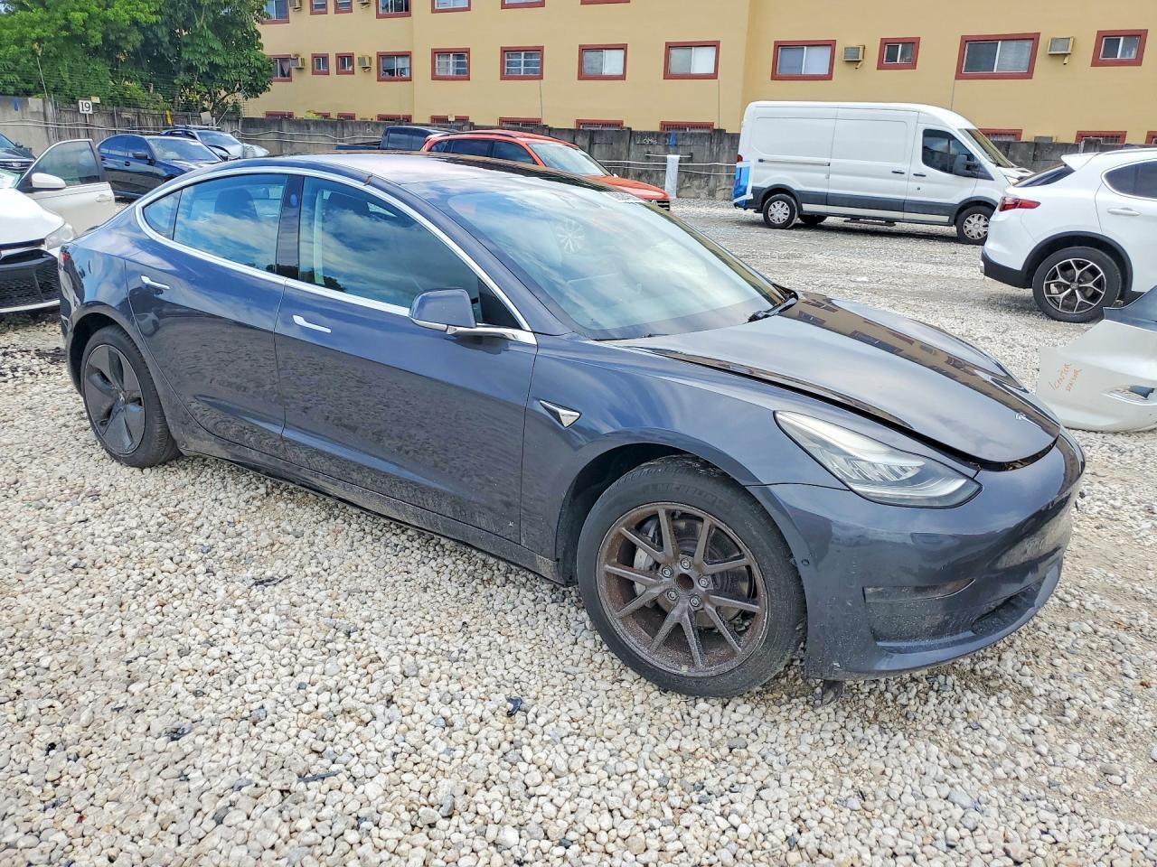 2018 Tesla Model 3 - Image 4