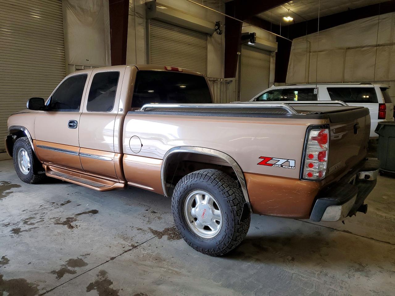 2003 GMC New Sierra K1500 - Image 2