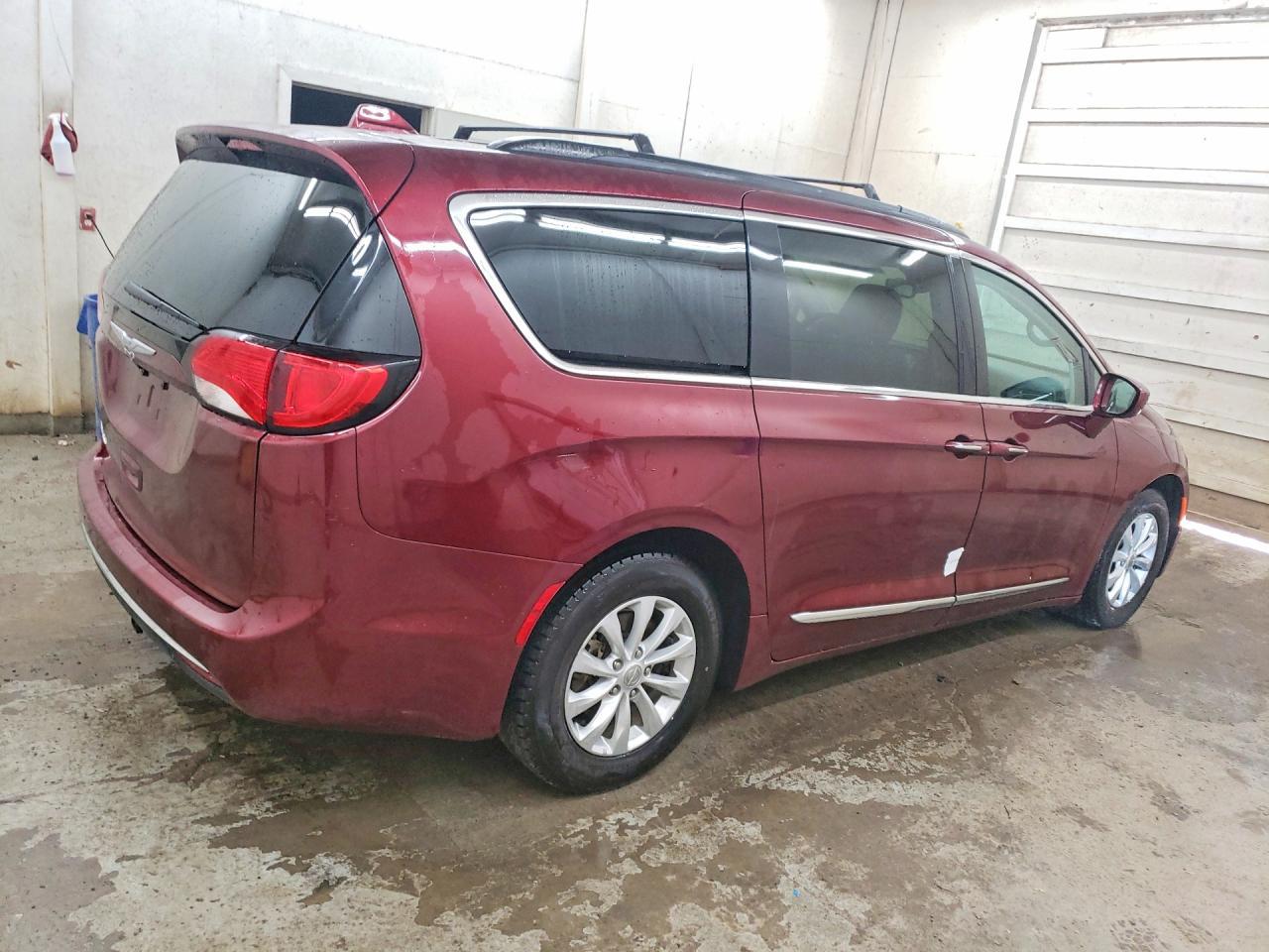 2017 Chrysler Pacifica Touring L - Image 3
