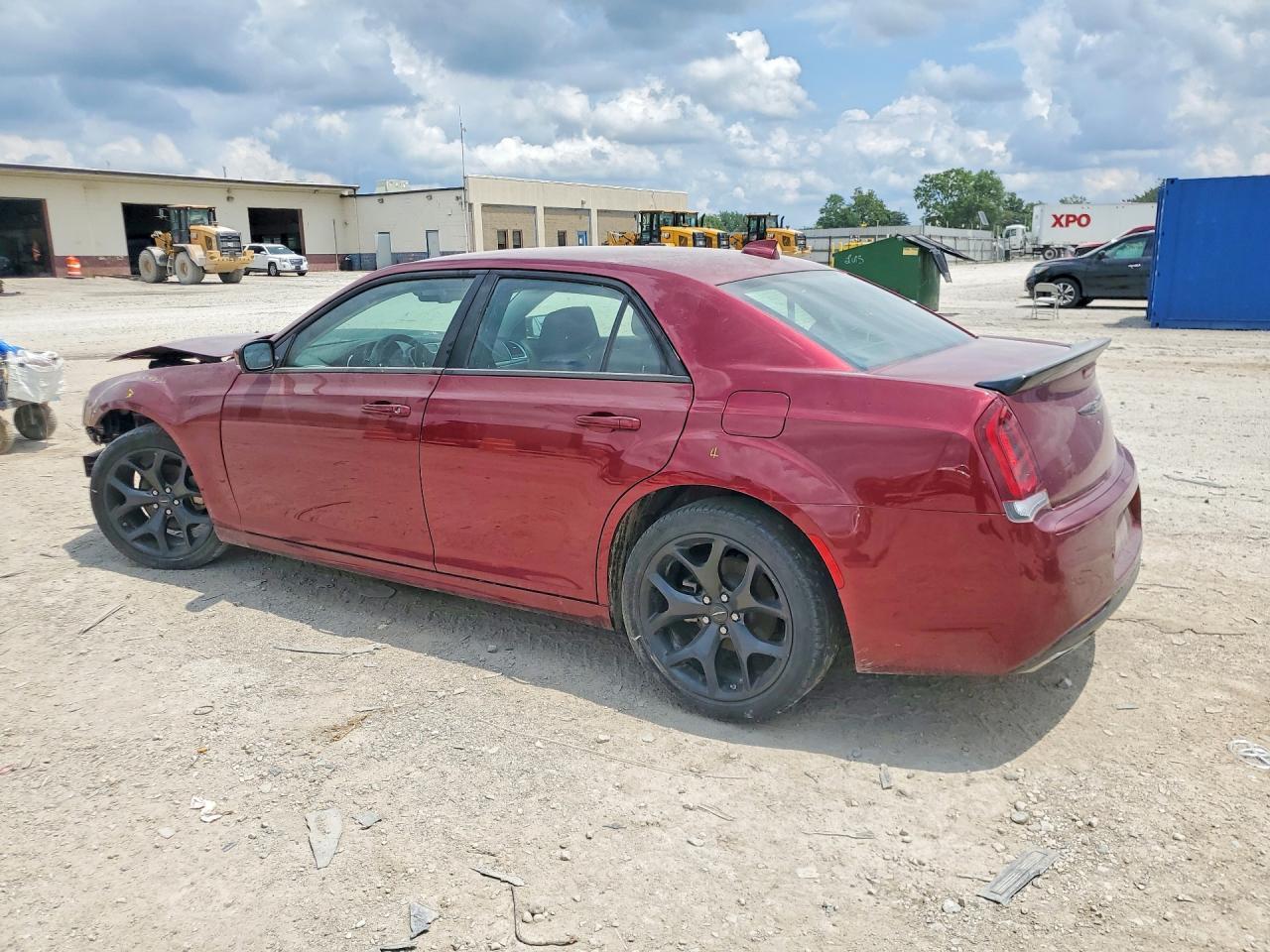 2023 Chrysler 300 Touring L - Фото 2