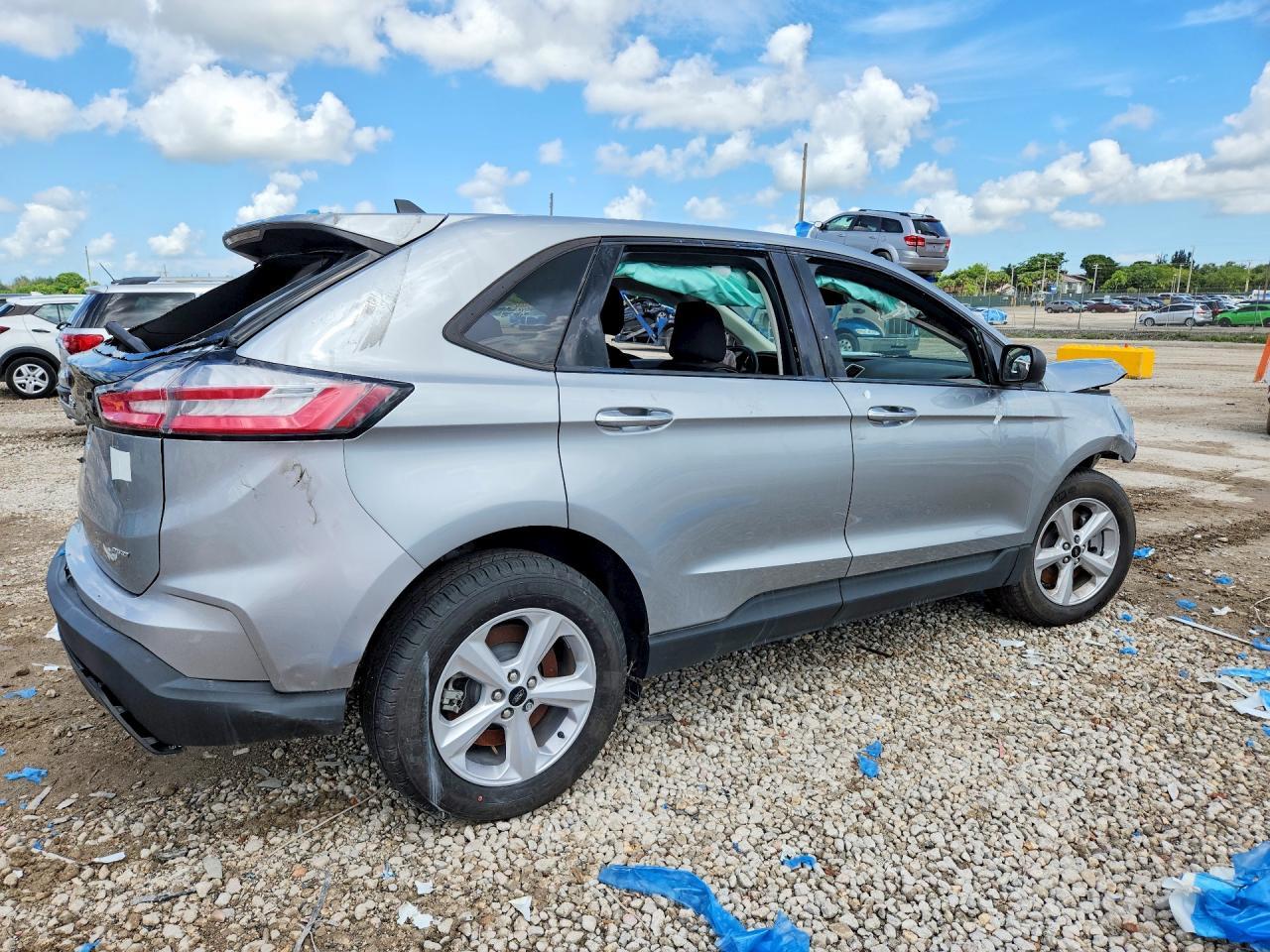 2024 Ford Edge Se - Image 3