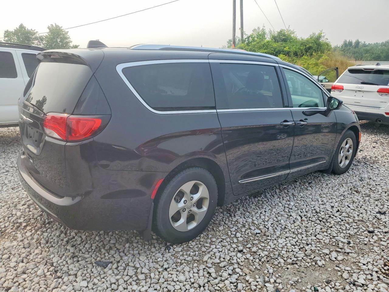 2017 Chrysler Pacifica Touring L Plus - Image 3
