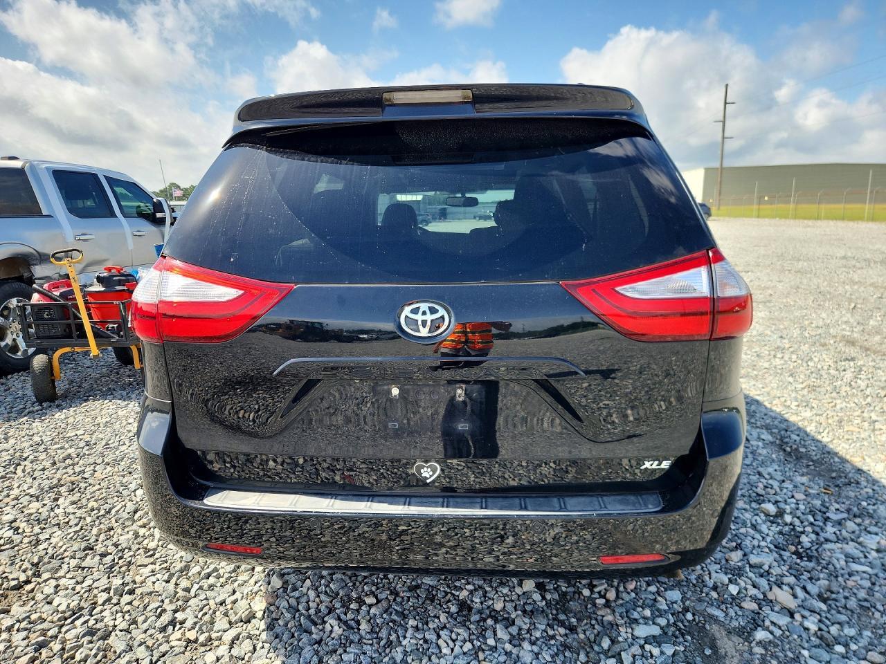 2016 Toyota Sienna Xle Premium 8-Passenger - Фото 6