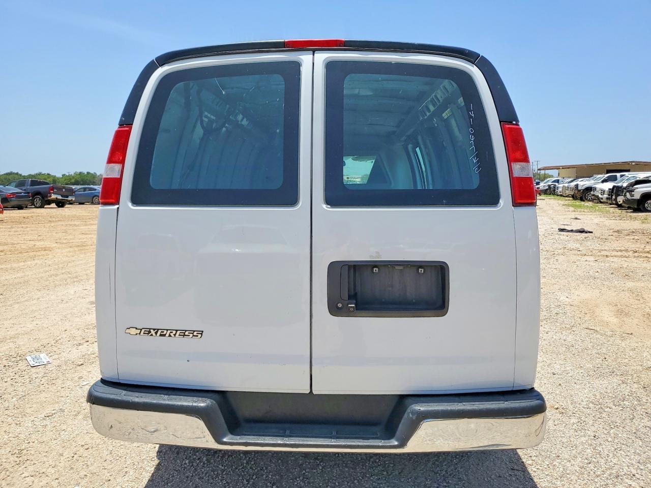 2021 Chevrolet Express 2500 Cargo Delivery Van - Фото 6