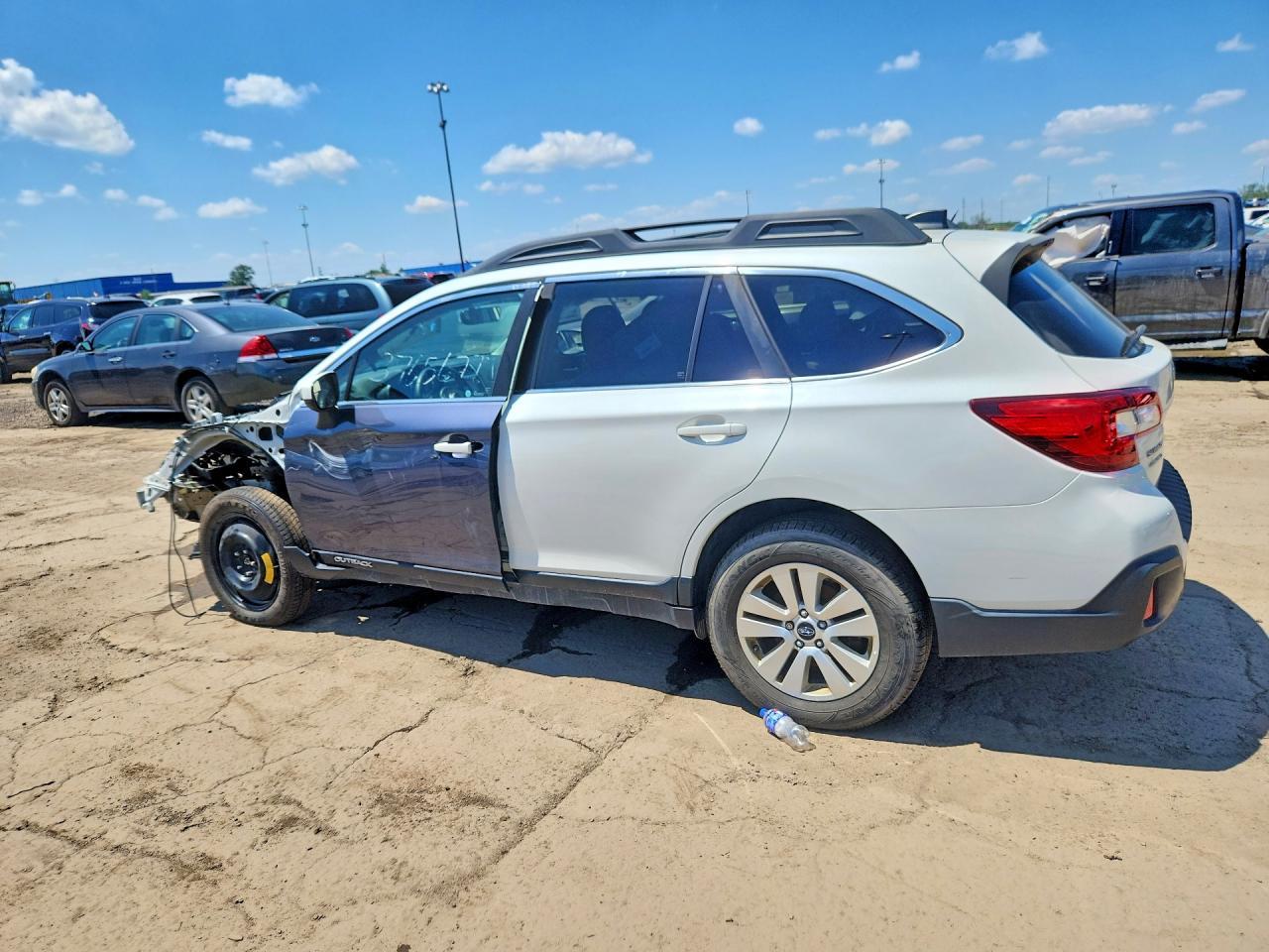 2019 Subaru Outback 2.5I Premium - Image 2